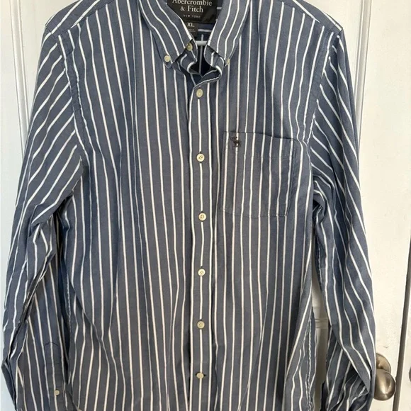Abercrombie & Fitch Blue Striped Men's XL Button Down Muscle Shirt - Picture 1 of 4